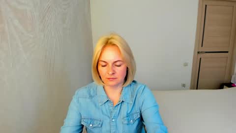 Snapshot of alicee__grace chatting on 04/19/26, 11:42 Alicee online show from 04/19/26, 11:42