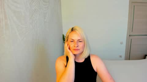 Snapshot of alicee__grace chatting on 05/18/26, 08:53 Alicee online show from 05/18/26, 08:53