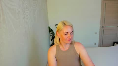 Snapshot of alicee__grace chatting on 06/03/26, 02:33 Alicee online show from 06/03/26, 02:33