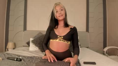 Snapshot of alicee_clark_ chatting on 06/08/26, 11:43 alicee_clark_ online show from 06/08/26, 11:43
