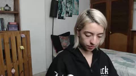 Snapshot of alicee_logan_ chatting on 03/25/26, 02:28 alicee_logan_ online show from 03/25/26, 02:28