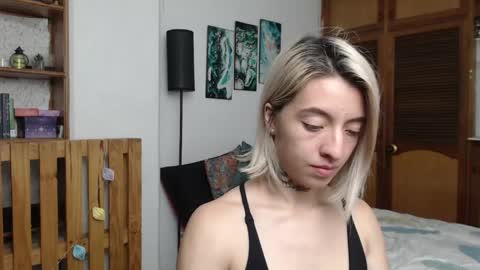 Snapshot of alicee_logan_ chatting on 05/06/26, 01:03 alicee_logan_ online show from 05/06/26, 01:03
