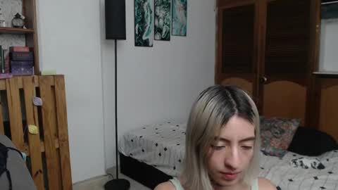 Snapshot of alicee_logan_ chatting on 06/19/26, 01:43 alicee_logan_ online show from 06/19/26, 01:43