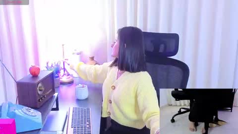 Snapshot of alicee_milf_ chatting on 04/16/26, 12:06 Aleja online show from 04/16/26, 12:06