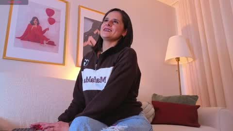 Snapshot of alicee_milf_ chatting on 05/11/26, 11:38 Aleja online show from 05/11/26, 11:38