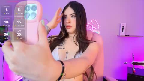 Snapshot of alicee_vixen chatting on 10/15/25, 12:27 Alice online show from 10/15/25, 12:27