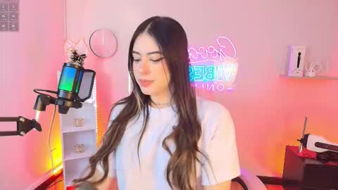 Snapshot of alicee_vixen chatting on 11/12/25, 12:49 Alice online show from 11/12/25, 12:49