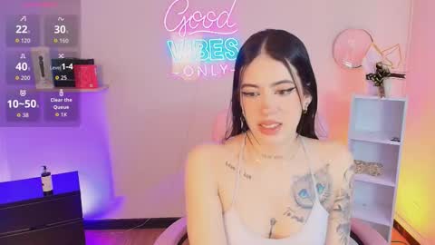 Snapshot of alicee_vixen chatting on 12/05/25, 01:09 Alice online show from 12/05/25, 01:09