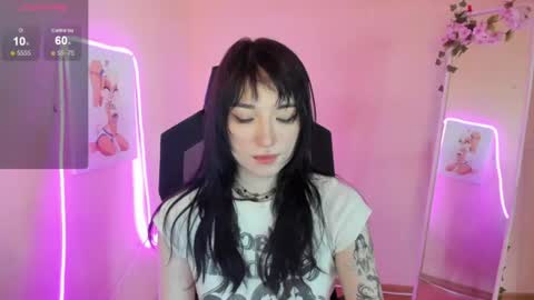 Snapshot of aliceeinwonderlanddd chatting on 06/11/26, 02:53 Alice online show from 06/11/26, 02:53