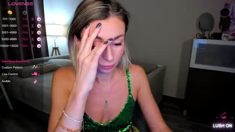 Snapshot of aliceevan chatting on 12/28/24, 07:33 Daniella online show from 12/28/24, 07:33