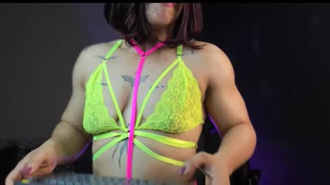 Snapshot of alicefit_212 chatting on 11/11/25, 01:44 alicefit_212 online show from 11/11/25, 01:44