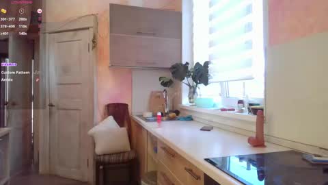 Snapshot of alicehoney_ chatting on 06/07/26, 01:37 alicehoney_ online show from 06/07/26, 01:37