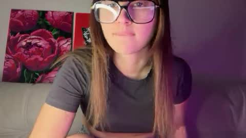 Snapshot of aliceinlustland chatting on 04/04/26, 05:54 aliceinlustland online show from 04/04/26, 05:54