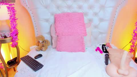 Snapshot of alicelamore chatting on 10/11/25, 12:04 Alice 3 online show from 10/11/25, 12:04