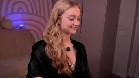 Snapshot of alicemelison chatting on 04/15/26, 06:31 Serena online show from 04/15/26, 06:31