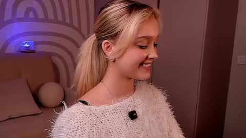 Snapshot of alicemelison chatting on 04/17/26, 02:42 Serena online show from 04/17/26, 02:42