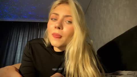 Snapshot of aliceoceaneyes chatting on 10/05/25, 11:52 aliceoceaneyes online show from 10/05/25, 11:52