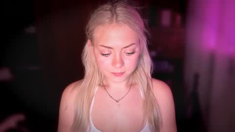 Snapshot of aliceoceaneyes chatting on 10/30/25, 04:52 aliceoceaneyes online show from 10/30/25, 04:52