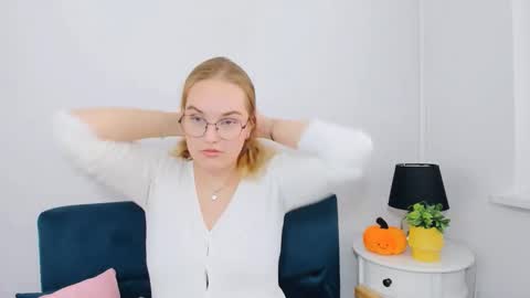 alicesensitive online show from 11/14/25, 01:10