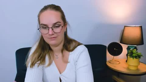 alicesensitive online show from 11/18/25, 04:22