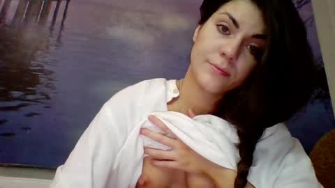 Snapshot of alicetailorrr chatting on 05/23/26, 02:21 AliceTailorrr online show from 05/23/26, 02:21