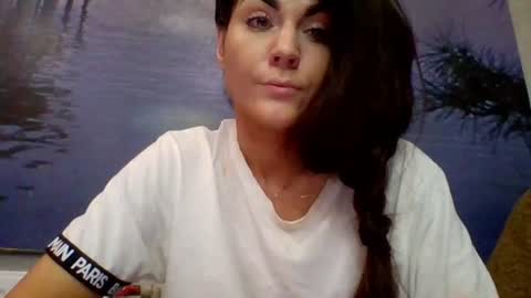 Snapshot of alicetailorrr chatting on 06/27/26, 05:23 AliceTailorrr online show from 06/27/26, 05:23