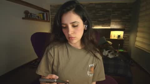 Snapshot of alicewillow chatting on 02/06/26, 12:04 Alice online show from 02/06/26, 12:04