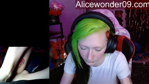 Snapshot of alicewonder52 chatting on 02/14/26, 05:37 Alice online show from 02/14/26, 05:37