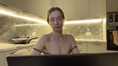 Snapshot of alicewonders_ chatting on 01/06/25, 09:54 Alice online show from 01/06/25, 09:54