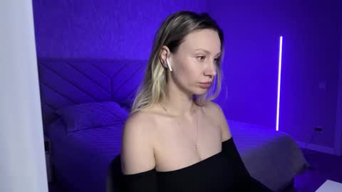 Snapshot of alicewonders_ chatting on 02/13/25, 11:37 Alice online show from 02/13/25, 11:37