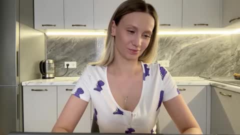 Snapshot of alicewonders_ chatting on 03/06/25, 10:09 Alice online show from 03/06/25, 10:09