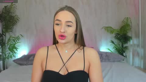 Mia online show from 02/11/25, 01:52