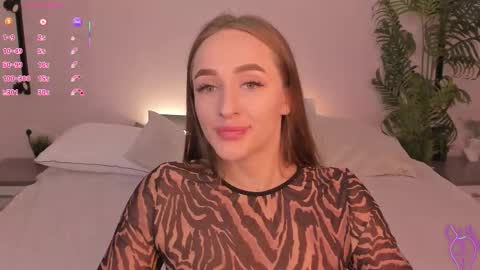 Mia online show from 10/17/25, 01:53