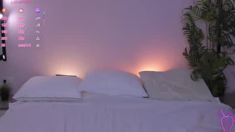 Mia online show from 10/21/25, 02:01