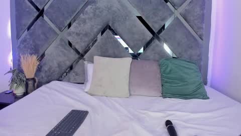 Alice  online show from 02/10/25, 01:22