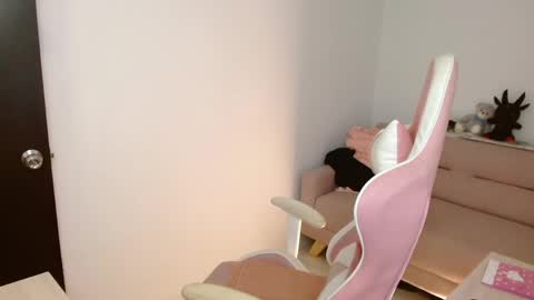 ALICIA  online show from 04/28/26, 09:31