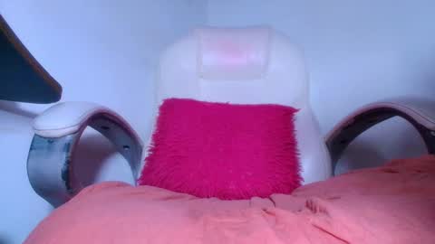 Alicia Kyse  online show from 01/09/25, 06:06