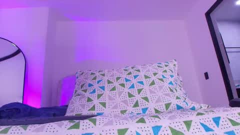 Alicia Kyse  online show from 11/14/25, 03:05