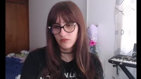 Snapshot of alicia_love29 chatting on 06/11/26, 04:49 Alice online show from 06/11/26, 04:49