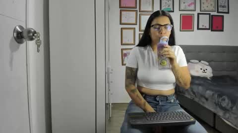 Snapshot of alicia_rainbow chatting on 05/27/26, 03:58 alicia_rainbow online show from 05/27/26, 03:58
