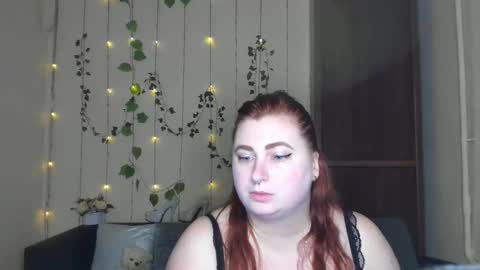 Snapshot of alicia_side_red chatting on 05/19/26, 05:25 Alicia online show from 05/19/26, 05:25