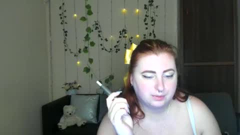 Snapshot of alicia_side_red chatting on 05/22/26, 11:27 Alicia online show from 05/22/26, 11:27