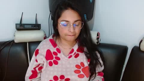 Snapshot of alicia_va chatting on 12/11/24, 04:39 Alice online show from 12/11/24, 04:39