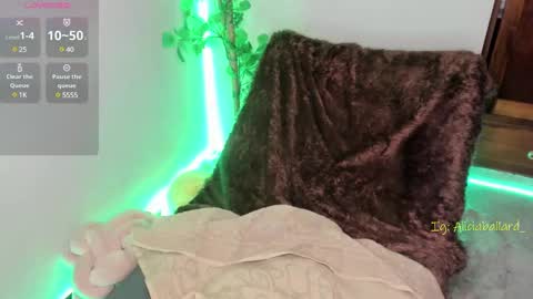 Snapshot of aliciaballard chatting on 03/06/25, 11:31 Jennyfer online show from 03/06/25, 11:31