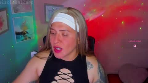Jennyfer online show from 04/25/26, 08:50