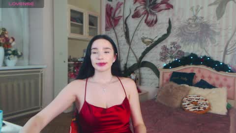 Snapshot of aliciabow chatting on 12/28/24, 05:35 Veronica online show from 12/28/24, 05:35