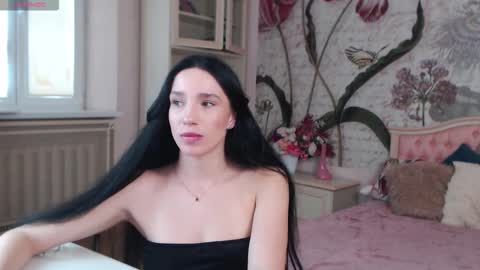 Snapshot of aliciabow chatting on 09/08/25, 02:49 Veronica online show from 09/08/25, 02:49