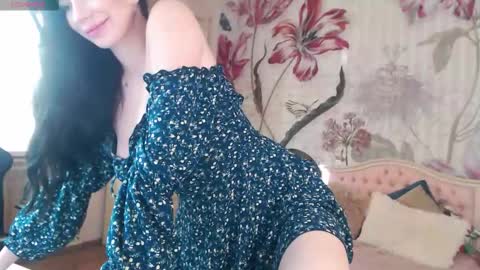 Snapshot of aliciabow chatting on 09/25/25, 01:04 Veronica online show from 09/25/25, 01:04