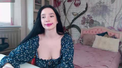 Snapshot of aliciabow chatting on 10/22/25, 12:05 Veronica online show from 10/22/25, 12:05