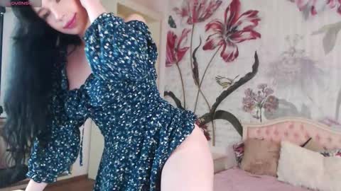 Snapshot of aliciabow chatting on 10/27/25, 01:59 Veronica online show from 10/27/25, 01:59